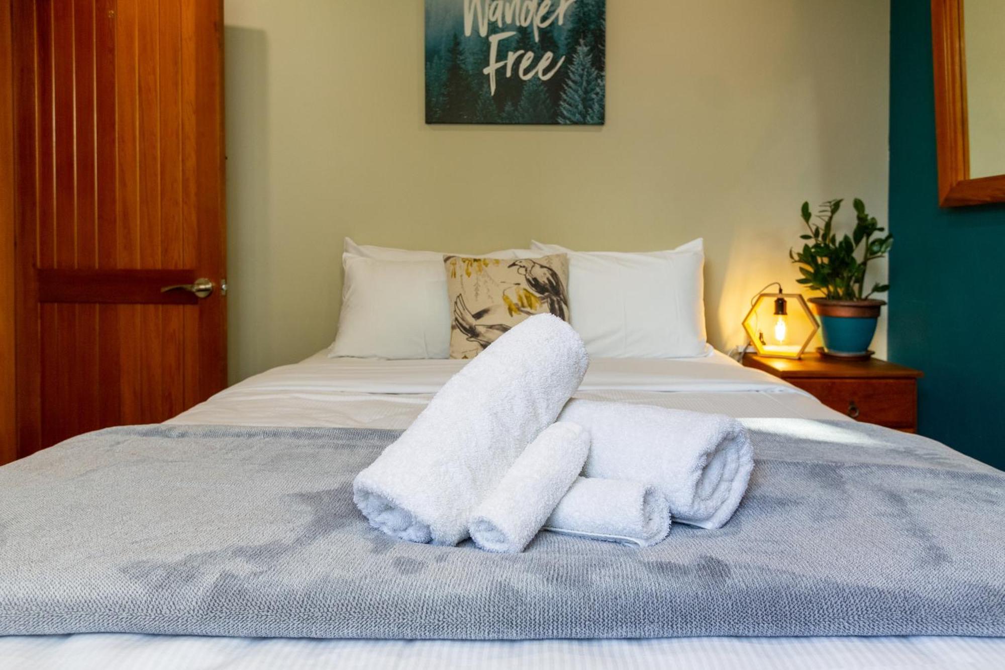 Sherwood Lodge 4-Bedroom Holiday Home With Spectacular Views Christchurch Zewnętrze zdjęcie